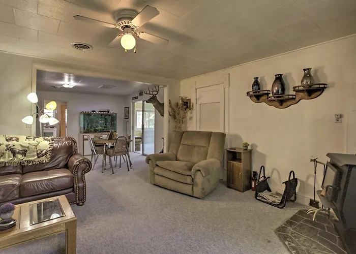 Walkable Sleep House W/ Patio & Sunroom! Holiday home Ten Sleep