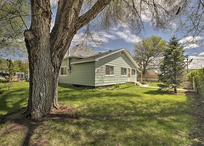 Walkable Sleep House W/ Patio & Sunroom! *
