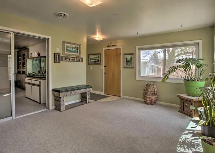 Holiday home Walkable Sleep House W/ Patio & Sunroom!