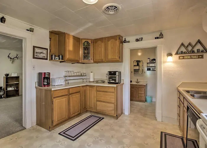 Ferienhaus Walkable Sleep House W/ Patio & Sunroom!