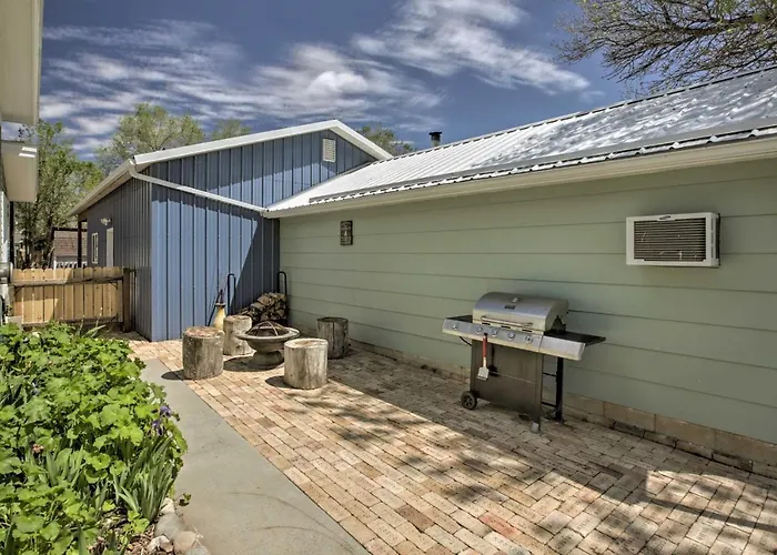 Walkable Sleep House W/ Patio & Sunroom! * Ten Sleep