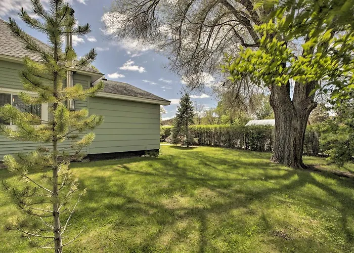 Walkable Sleep House W/ Patio & Sunroom! Ten Sleep