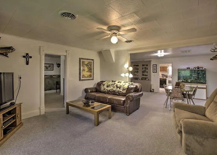 Walkable Sleep House W/ Patio & Sunroom! Holiday home