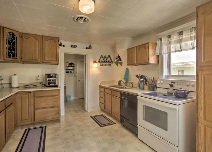Walkable Sleep House W/ Patio & Sunroom! Holiday home Ten Sleep