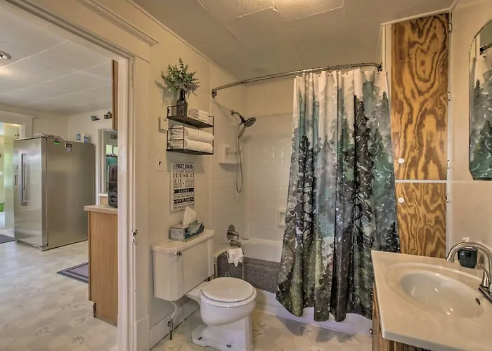 Ferienhaus Walkable Sleep House W/ Patio & Sunroom!