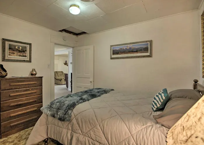 Walkable Sleep House W/ Patio & Sunroom! Ferienhaus