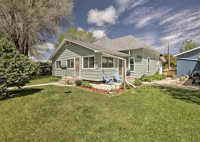 Walkable Sleep House W/ Patio & Sunroom! * Ten Sleep