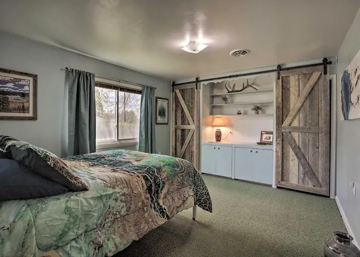 Walkable Sleep House W/ Patio & Sunroom! Ferienhaus