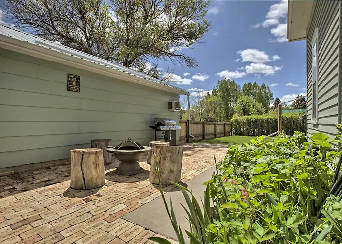 Walkable Sleep House W/ Patio & Sunroom! *