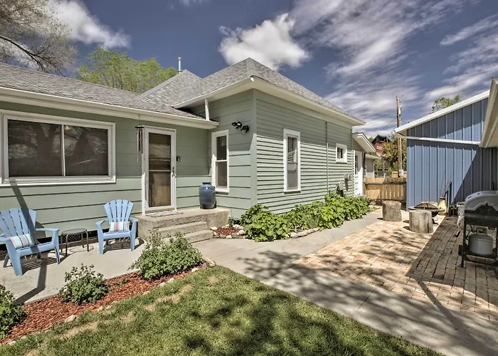 Walkable Sleep House W/ Patio & Sunroom! Ten Sleep