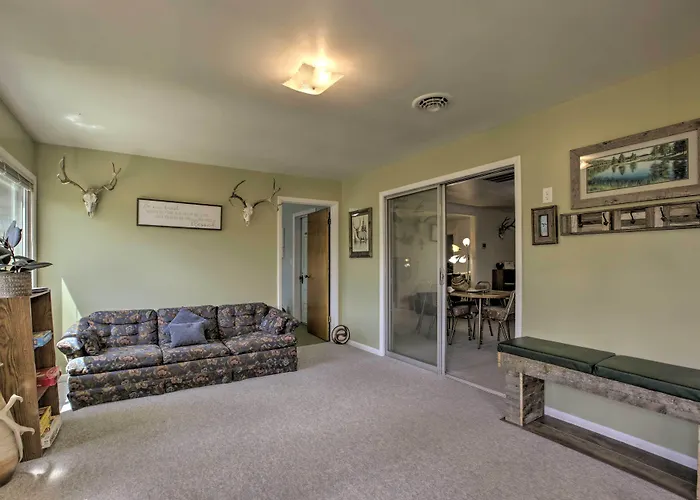Holiday home Walkable Sleep House W/ Patio & Sunroom!